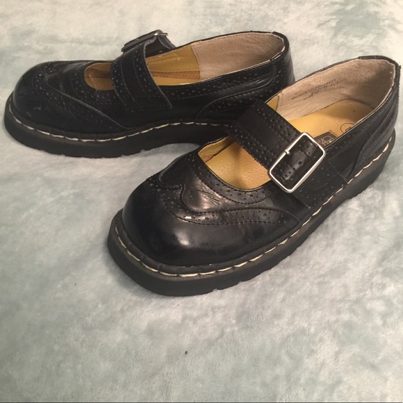 brogue mary janes